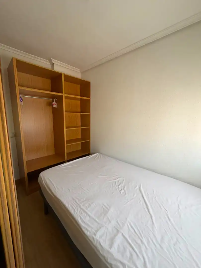 Habitación de Apartamento de alquiler en Puerta de Toledo - Atalaya