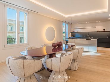 Apartment with lift for sale in Carrer del Consell de Cent