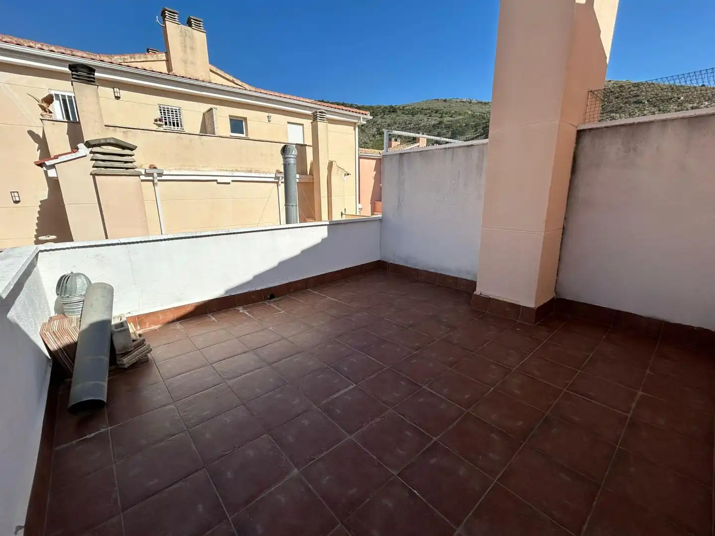 Terrasse von Einfamilien-Reihenhaus zum Verkauf in Cullera mit Klimaanlage, Terrasse und Möbliert