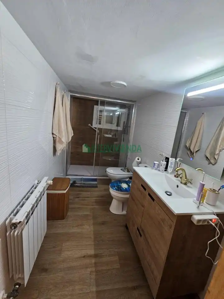Bany de Casa o xalet en venda en Oia amb Calefacció, Jardí privat i Traster