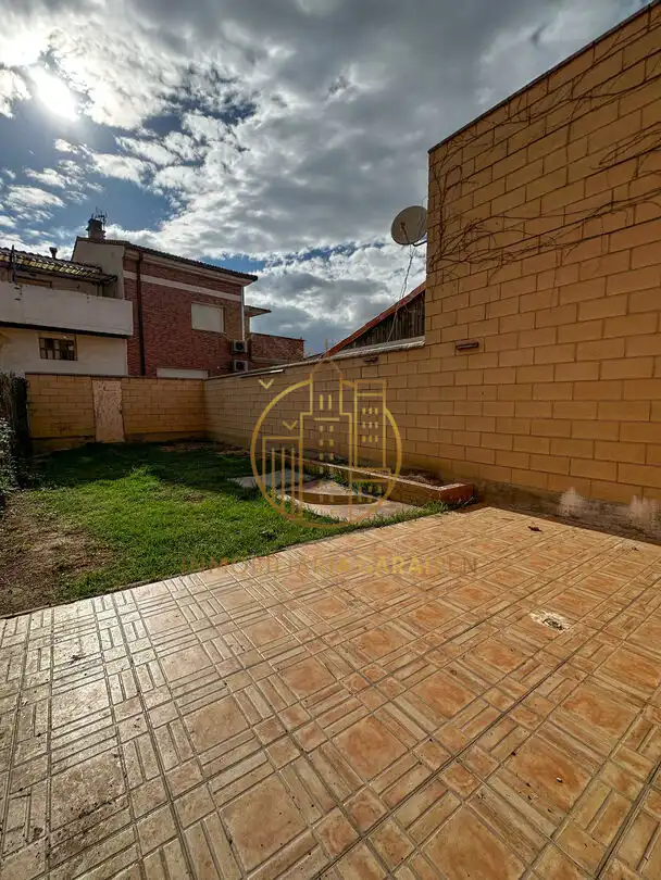 Jardí de Casa adosada en venda en Funes amb Traster