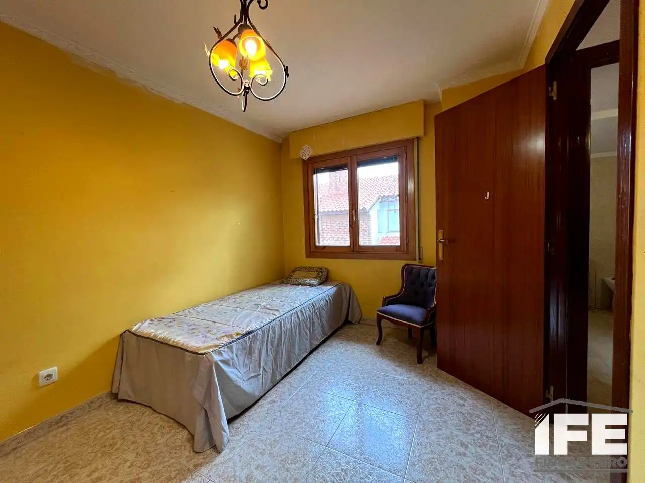 Dormitori de Casa o xalet en venda en Alagón amb Jardí privat i Moblat