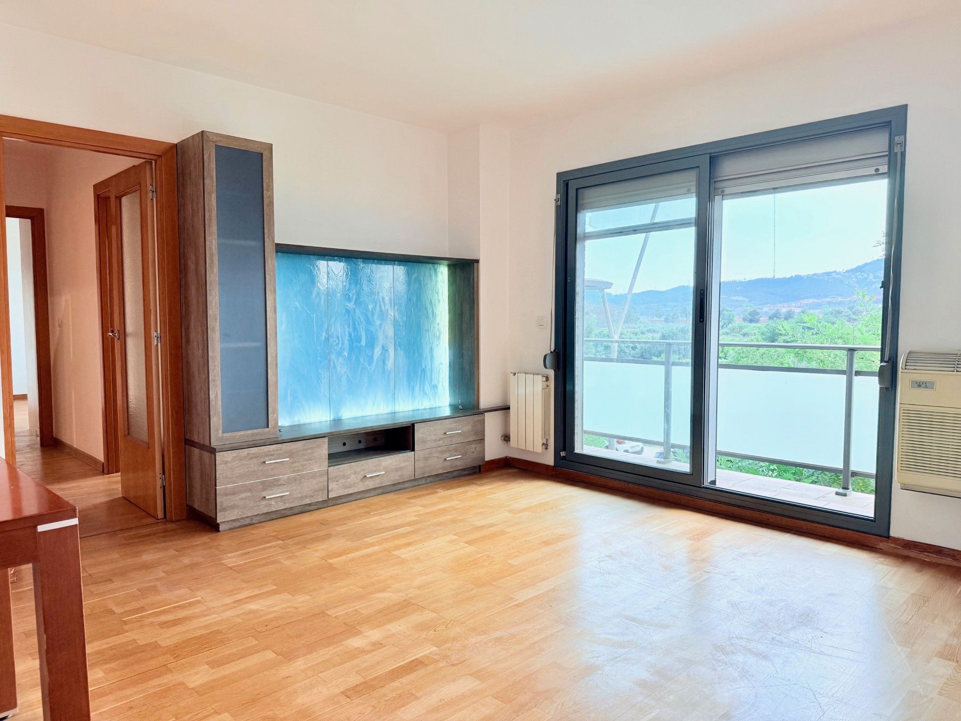 Sala d'estar de Pis de lloguer en Sant Feliu de Llobregat amb Aire condicionat, Calefacció i Parquet