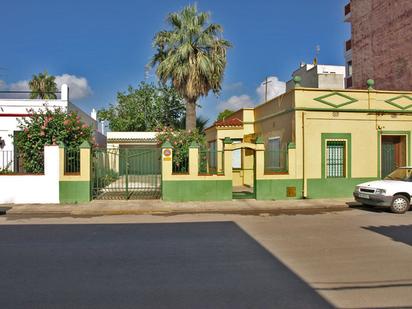 Vista exterior de Casa adosada de lloguer en Benicarló amb Aire condicionat, Terrassa i Piscina