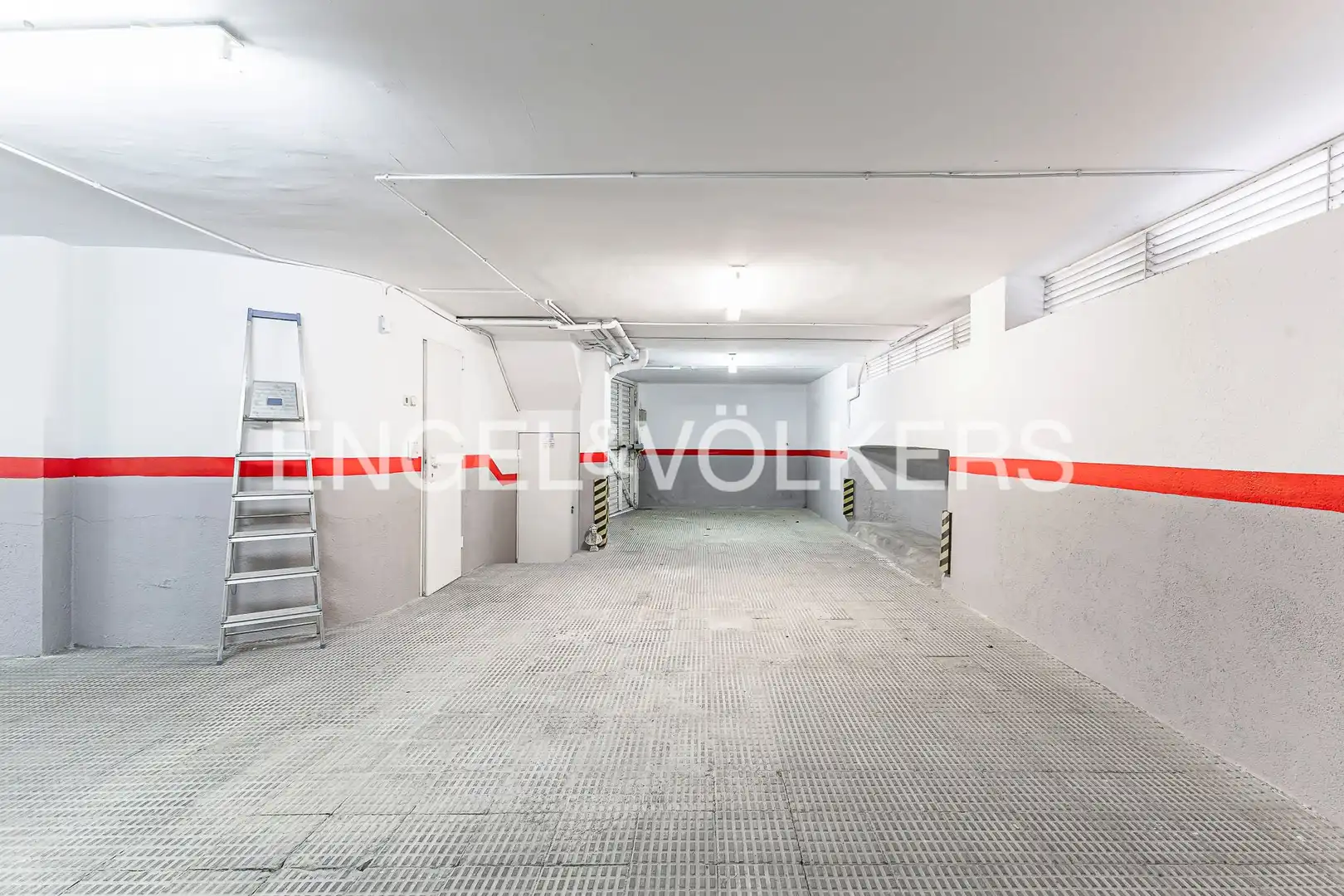 Parking of Detached homes for sale in Sant Cugat del Vallès  with Air Conditioner, Heating and Private garden