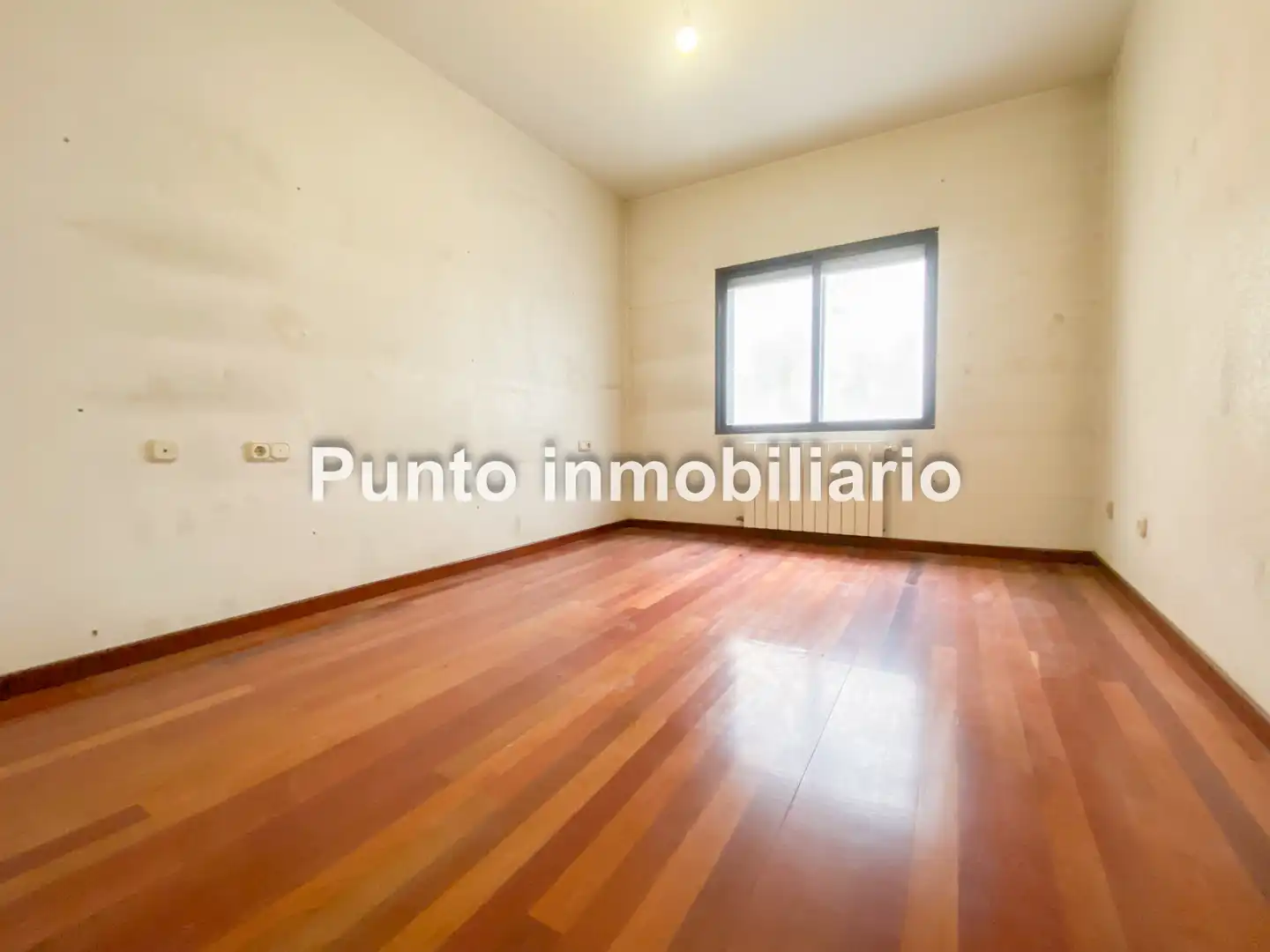 Living room of Flat for sale in Valladolid  with Heating, Parquet flooring and Terrace