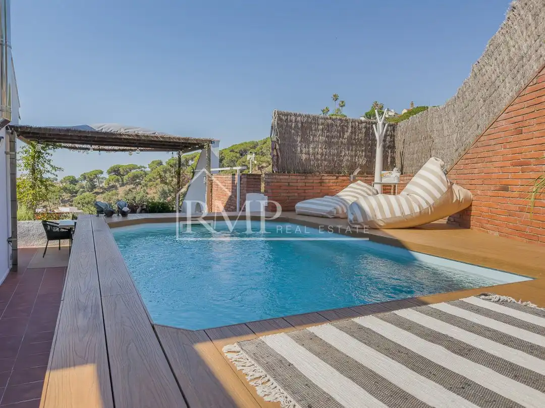 Swimming pool of Detached homes for sale in Sant Andreu de Llavaneres  with Air Conditioner, Heating and Terrace