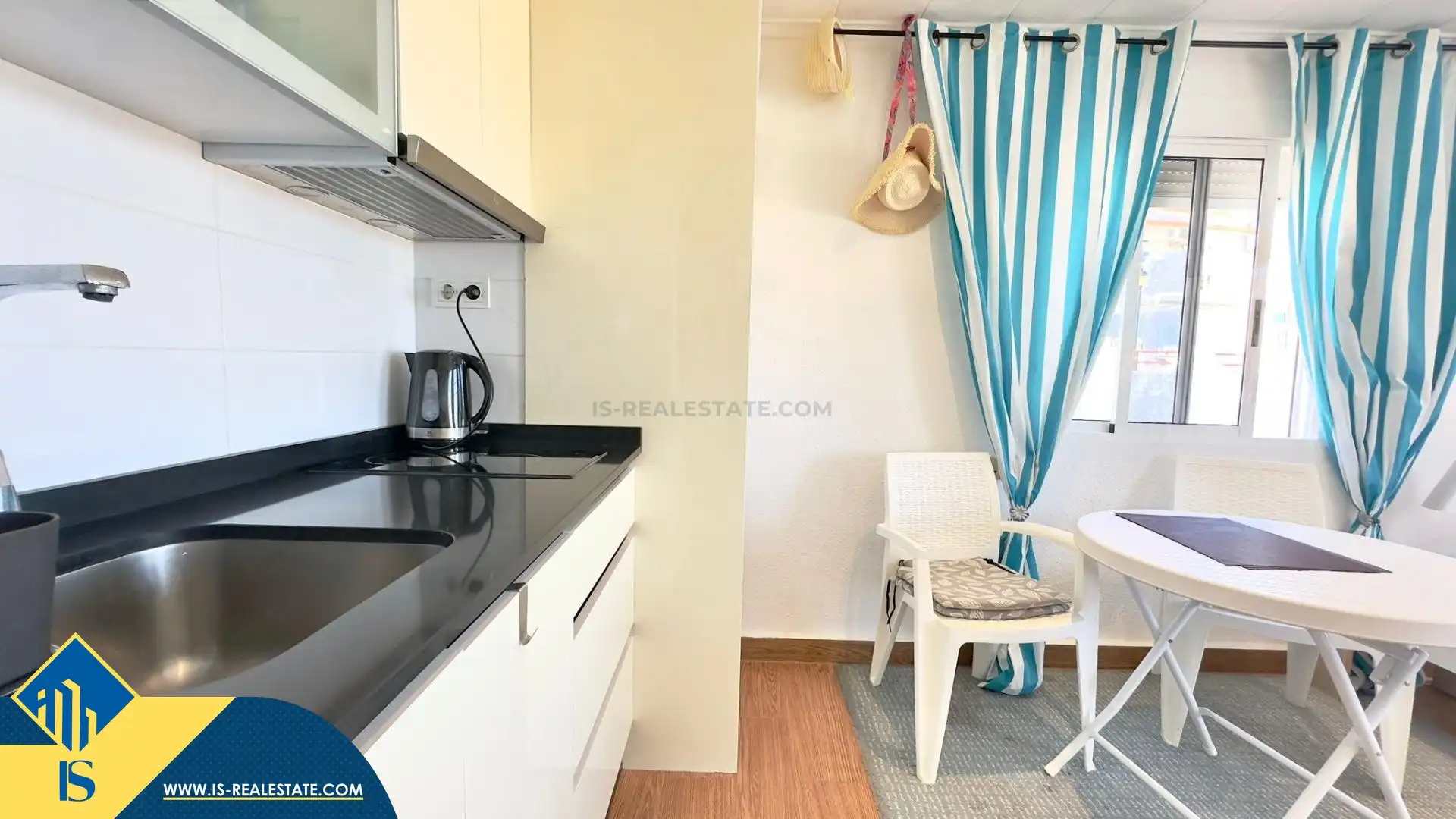 Cuina de Dúplex en venda en Torrevieja amb Terrassa i Moblat