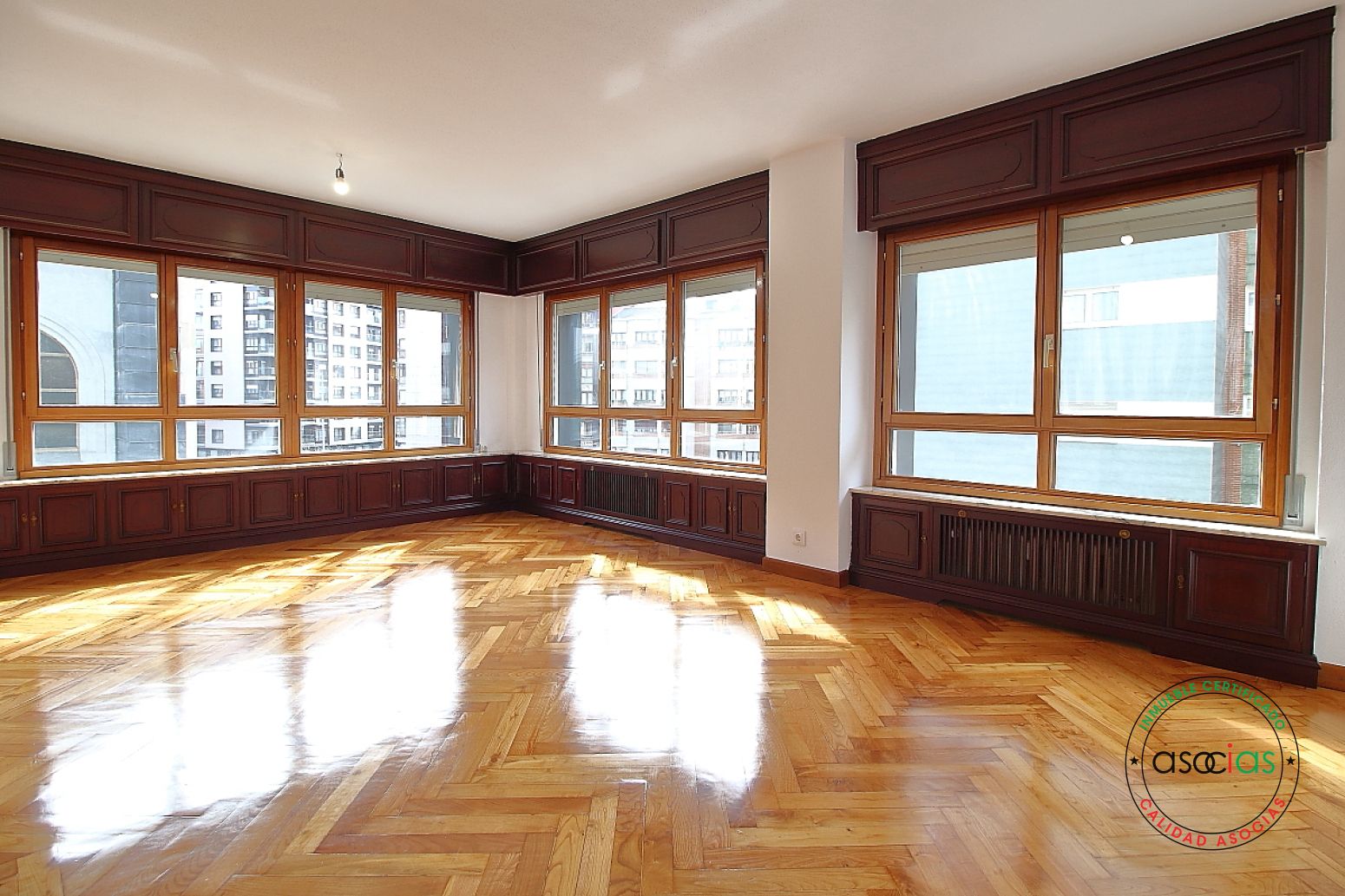 Sala d'estar de Pis en venda en Gijón  amb Calefacció i Parquet