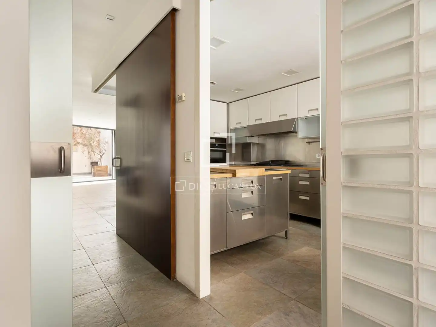 Kitchen of Houses for sale in Barcelona  with Air Conditioner, Terrace and Storage room