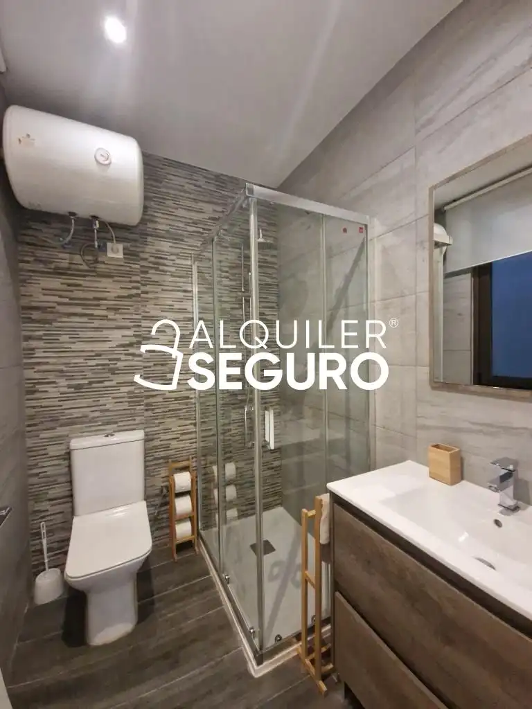 Bathroom of Flat for rent in Barakaldo   with Heating, Terrace and Furnished