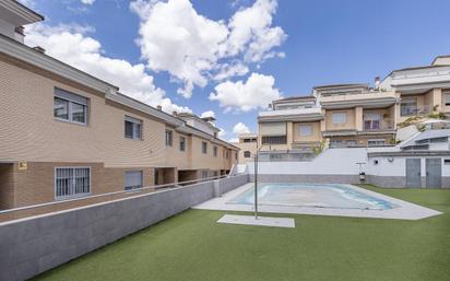 Exterior view of Single-family semi-detached for sale in  Granada Capital  with Heating, Parquet flooring and Terrace