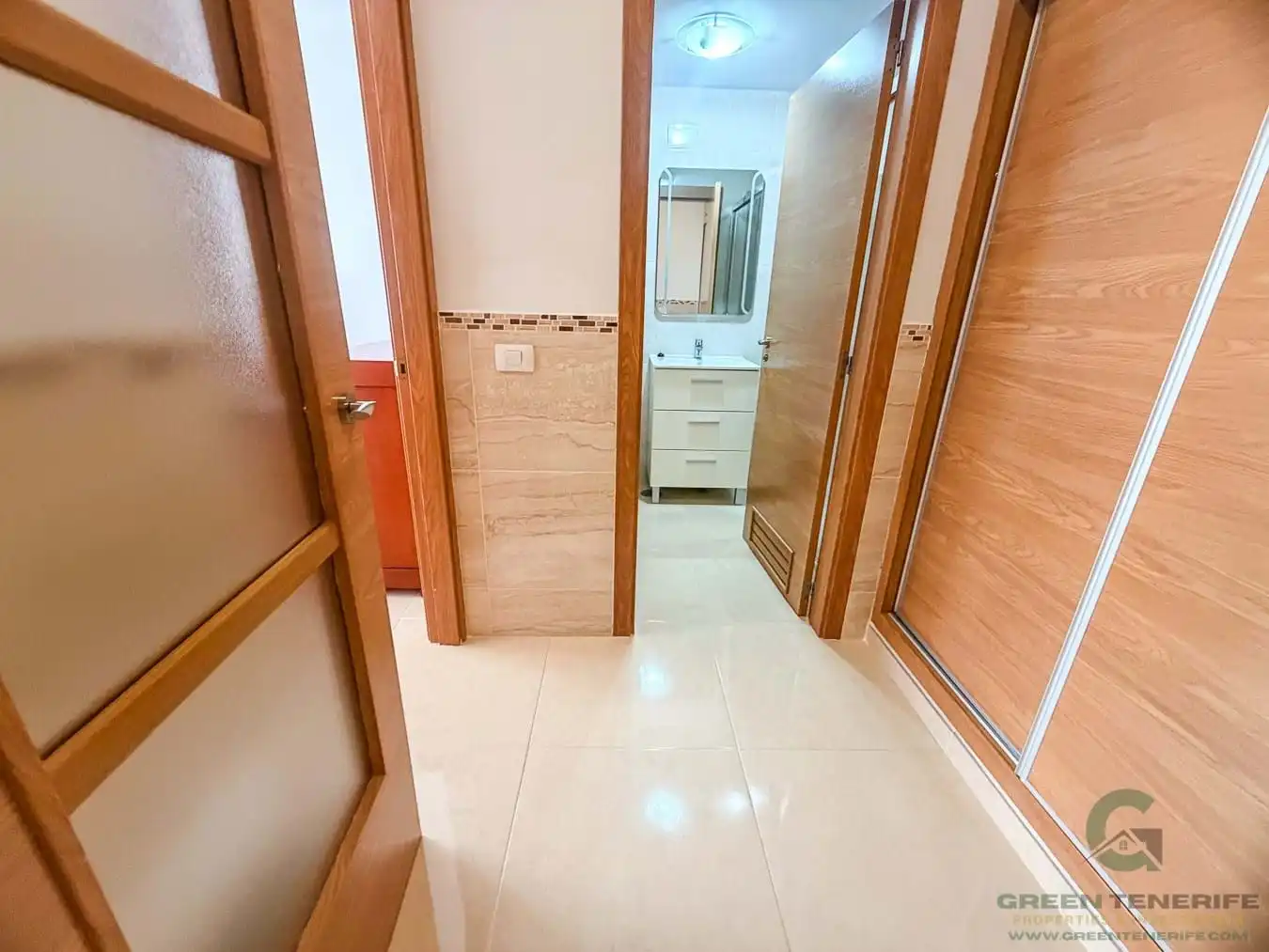 Baño de Piso en venta en Arona con Terraza, Amueblado y Balcón
