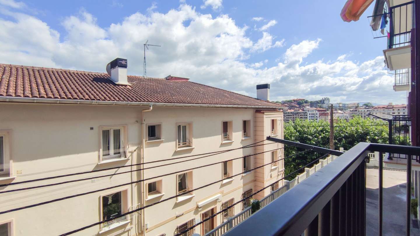 Exterior view of Flat for sale in Donostia - San Sebastián   with Heating, Terrace and Furnished