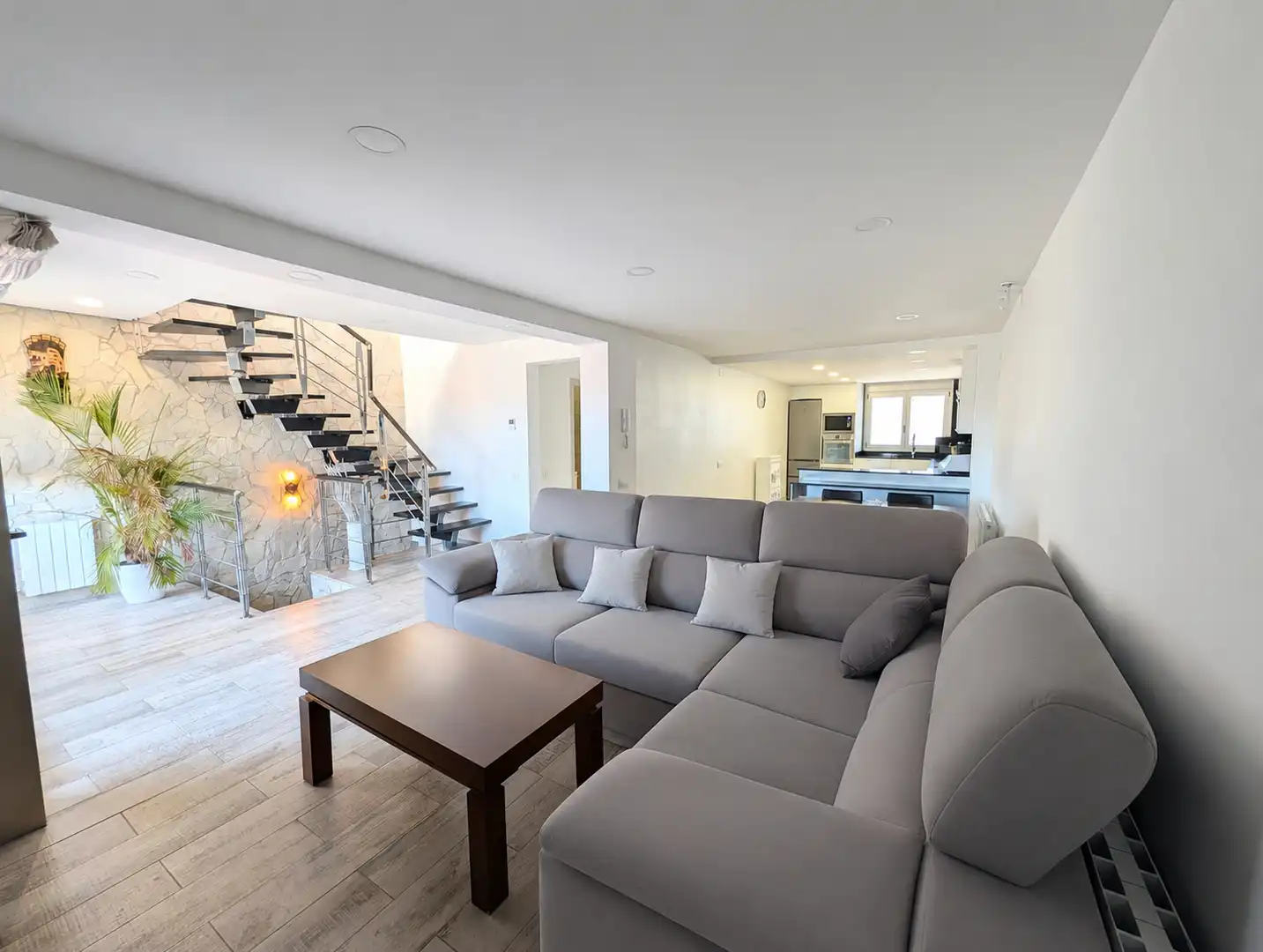 Wohnzimmer von Einfamilien-Reihenhaus zum Verkauf in Badalona mit Parkett, Terrasse und Abstellraum
