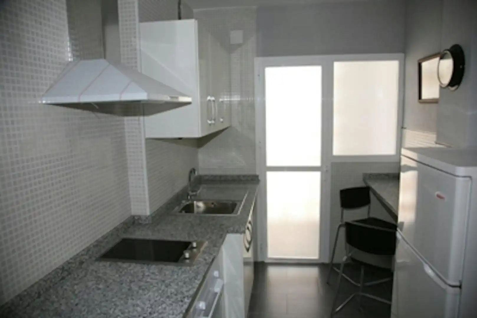 Cocina de Piso de alquiler en Sevilla con Aire acondicionado, Calefacción y Jardín privado