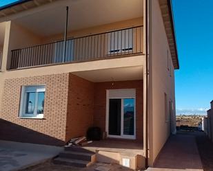 Vista exterior de Casa o xalet en venda en San Cristóbal de Segovia amb Aire condicionat, Calefacció i Jardí privat