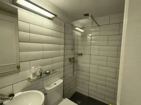 Badezimmer von Wohnungen zum Verkauf in Pals mit Heizung, Privatgarten und Terrasse