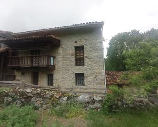 Vista exterior de Casa adosada en venda en Ponga amb Parquet i Balcó