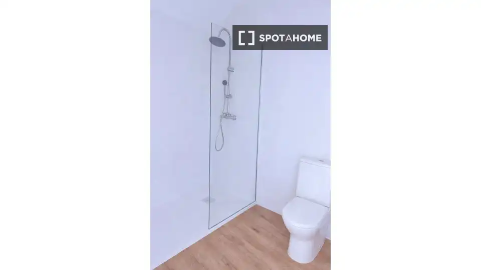 Bathroom of Study for share in Fuenlabrada  with Air Conditioner, Terrace and Furnished