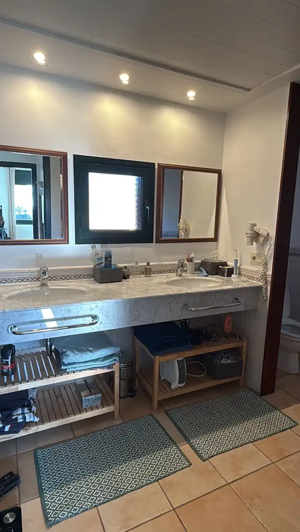 Baño de Apartamento en venta en Navata con Aire acondicionado, Calefacción y Domótica
