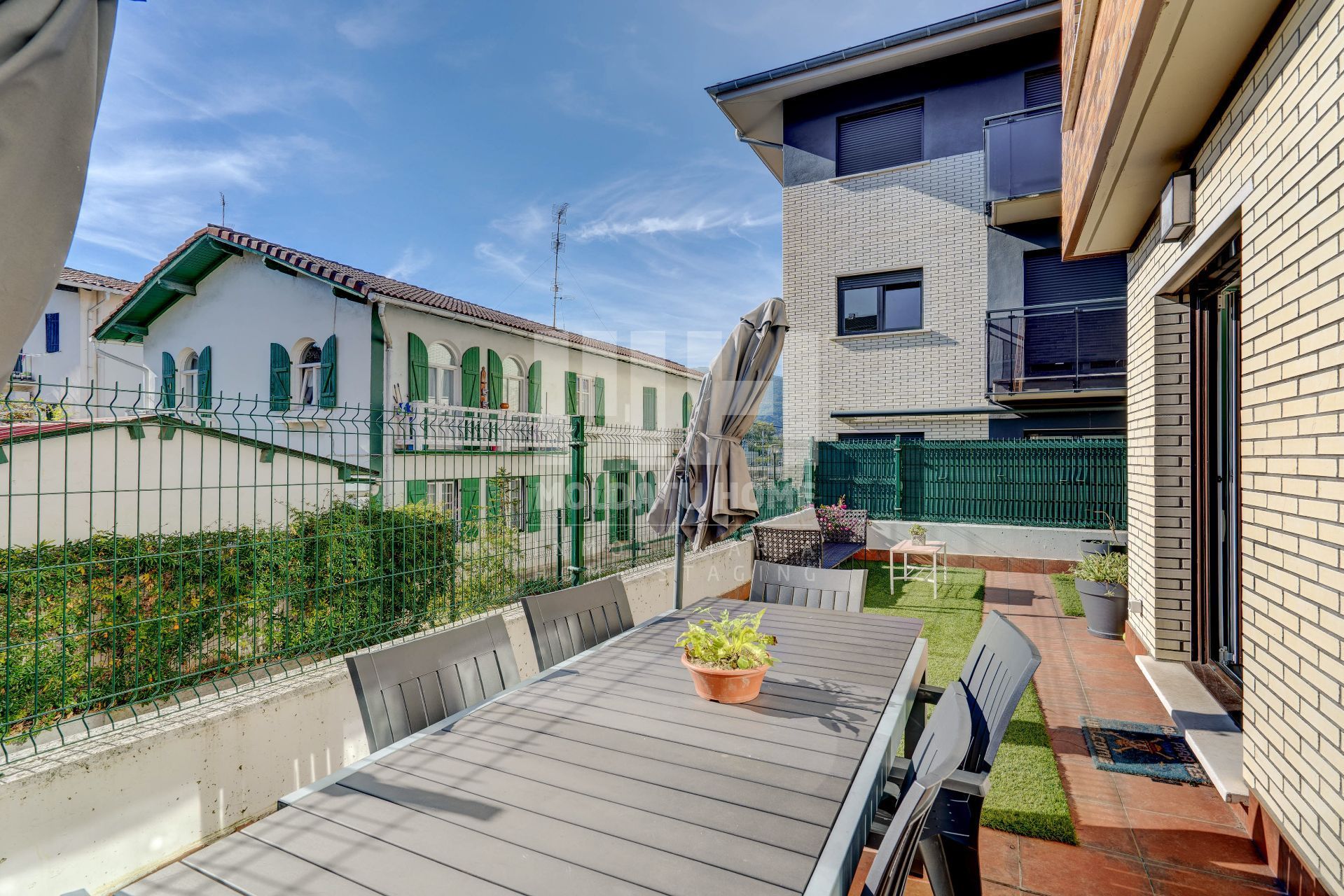 Terrassa de Casa adosada en venda en Irun  amb Calefacció, Jardí privat i Terrassa