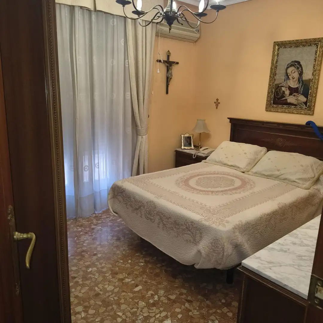 Dormitori de Casa o xalet en venda en Linares amb Aire condicionat i Balcó