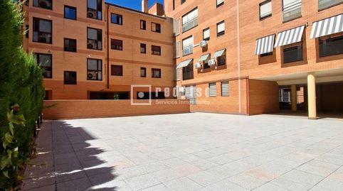 EXCLUSIVA  Urbanización privada con conserjería  2 dormitorios  2 baños  trastero