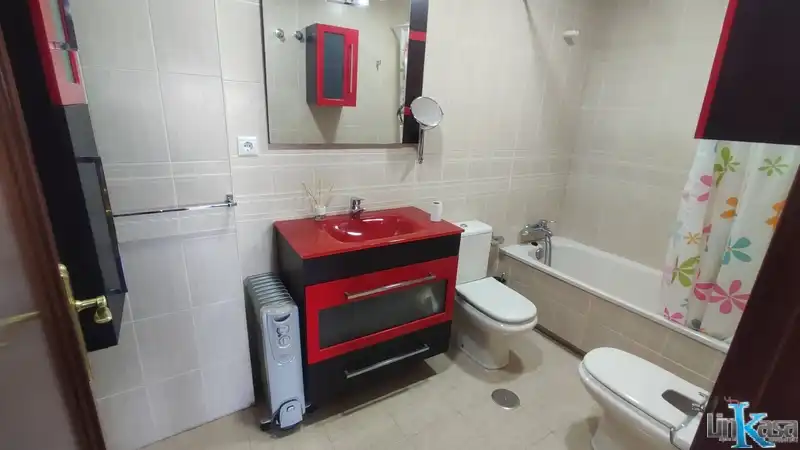 Bany de Pis en venda en Linares amb Aire condicionat, Moblat i Balcó