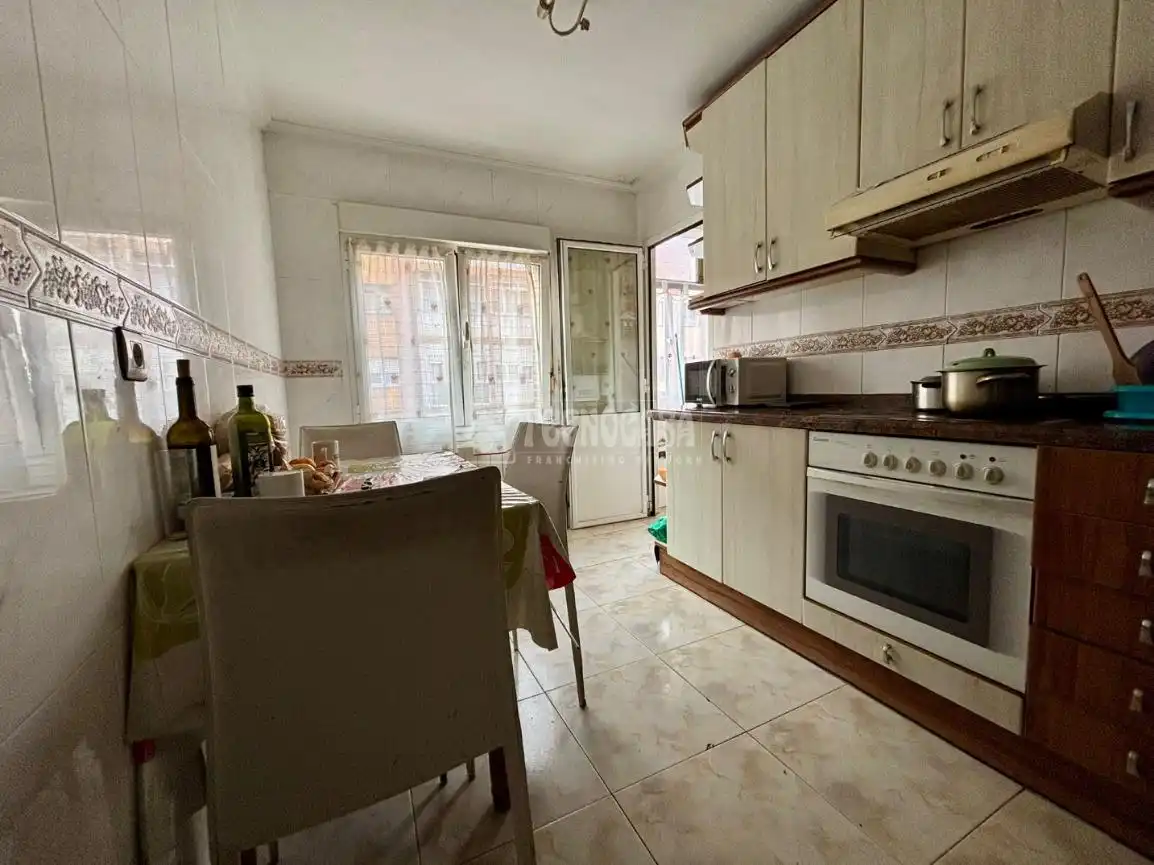 Cuina de Pis en venda en Gijón  amb Terrassa