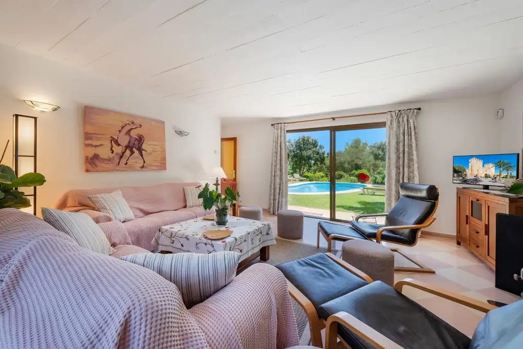 Sala de estar de Finca rústica en venta en Pollença con Aire acondicionado, Calefacción y Jardín privado
