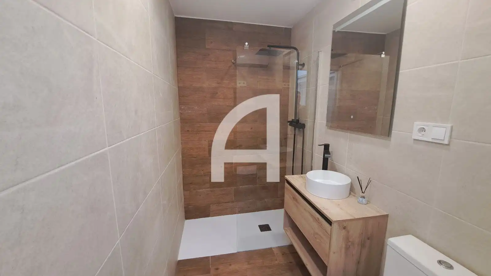 Baño de Piso en venta en Terrassa con Calefacción y Terraza