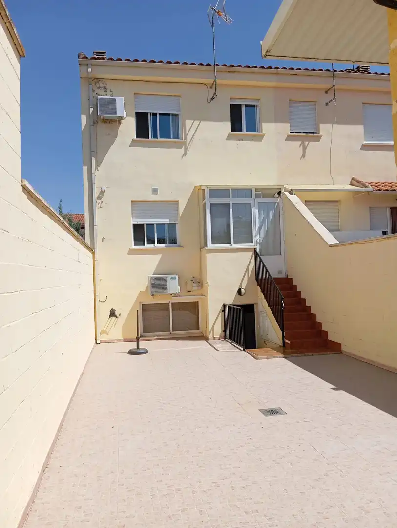 Vista exterior de Casa o chalet en venta en Torralba de Calatrava con Aire acondicionado, Calefacción y Trastero