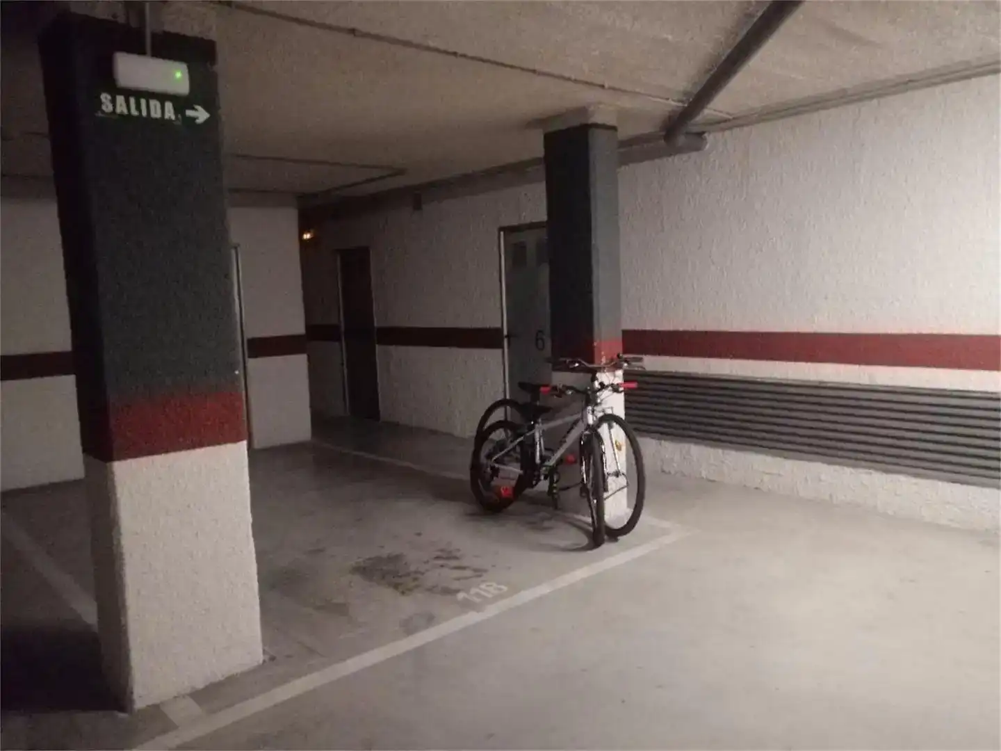 Parkplatz von Garage zur Miete in  Pamplona / Iruña