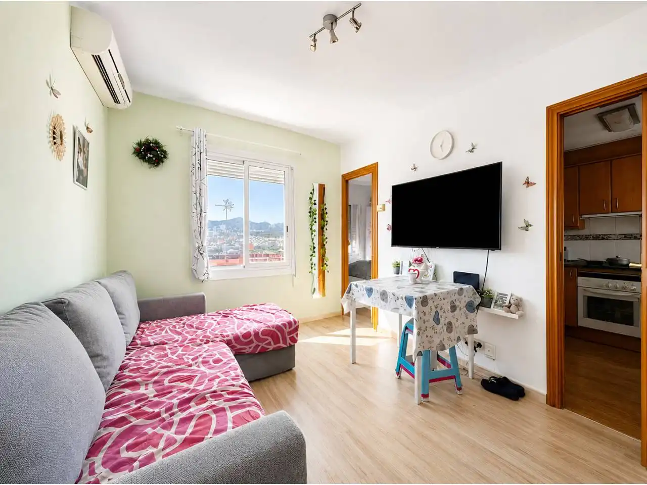 Living room of Flat for sale in Badalona  with Air Conditioner, Heating and Parquet flooring