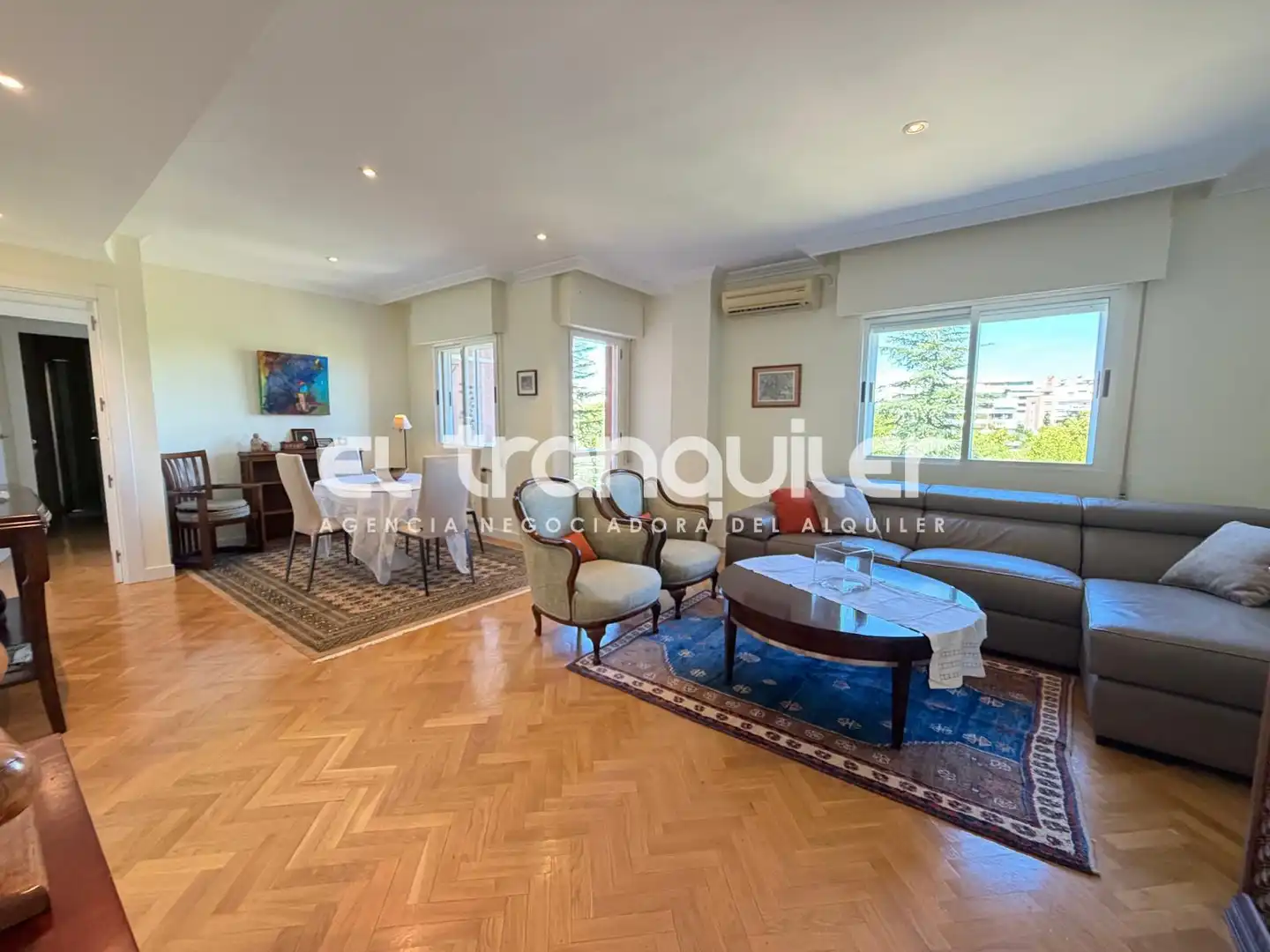 Living room of Flat for rent in San Sebastián de los Reyes  with Air Conditioner, Parquet flooring and Furnished