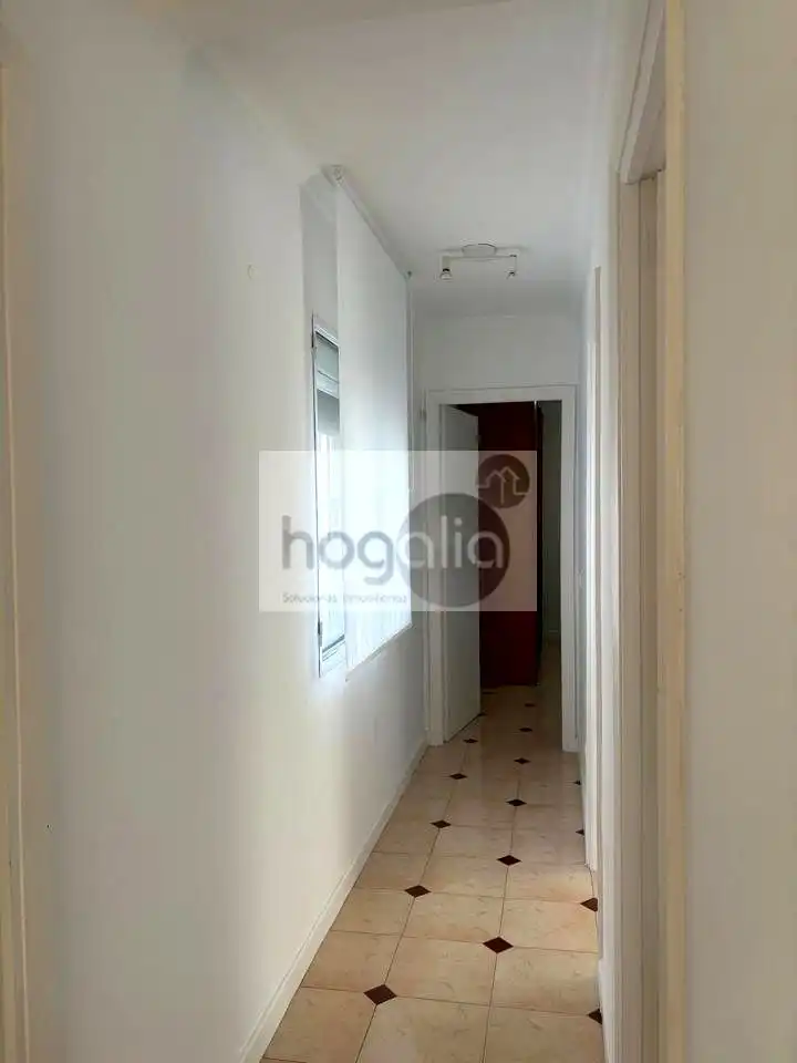 Flat for rent in Sevilla  with Air Conditioner, Furnished and Balcony
