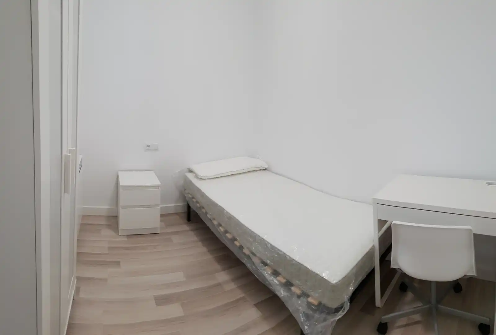 Habitación de Piso para compartir en Lleida con Parquet, Amueblado y Internet