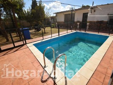 Xalet amb piscina en venda a VORA RIU