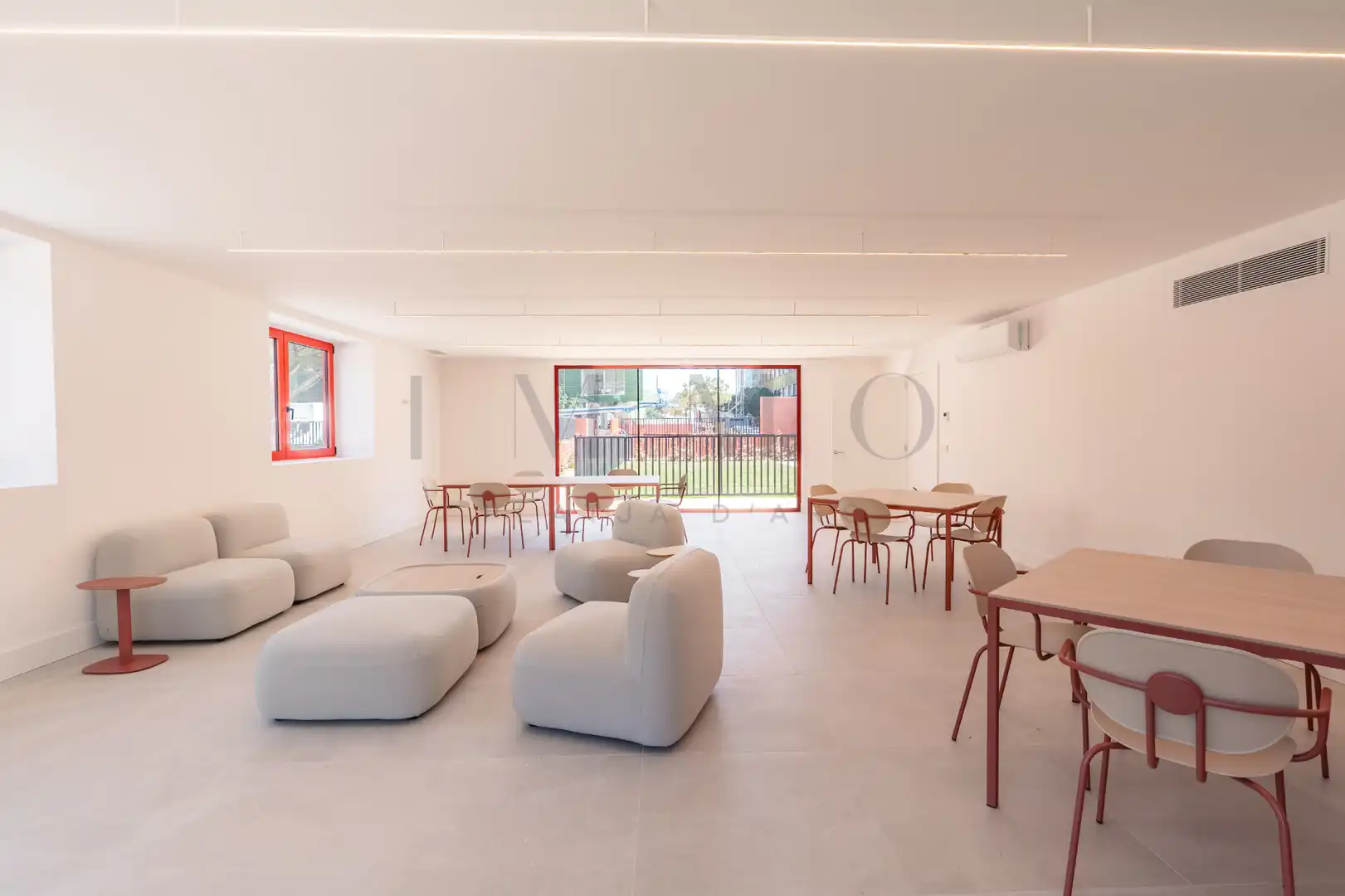 Sala de estar de Apartamento en venta en Castell d'Aro, Platja d'Aro i s'Agaró con Aire acondicionado, Calefacción y Horno