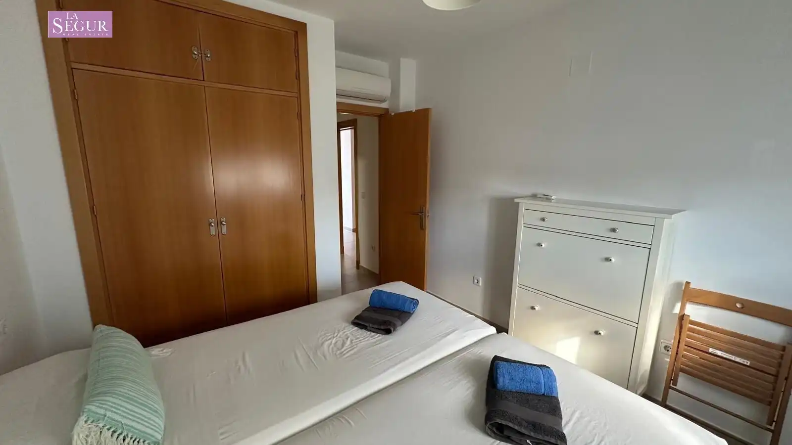 Schlafzimmer von Wohnung zum Verkauf in Conil de la Frontera mit Klimaanlage, Privatgarten und Abstellraum