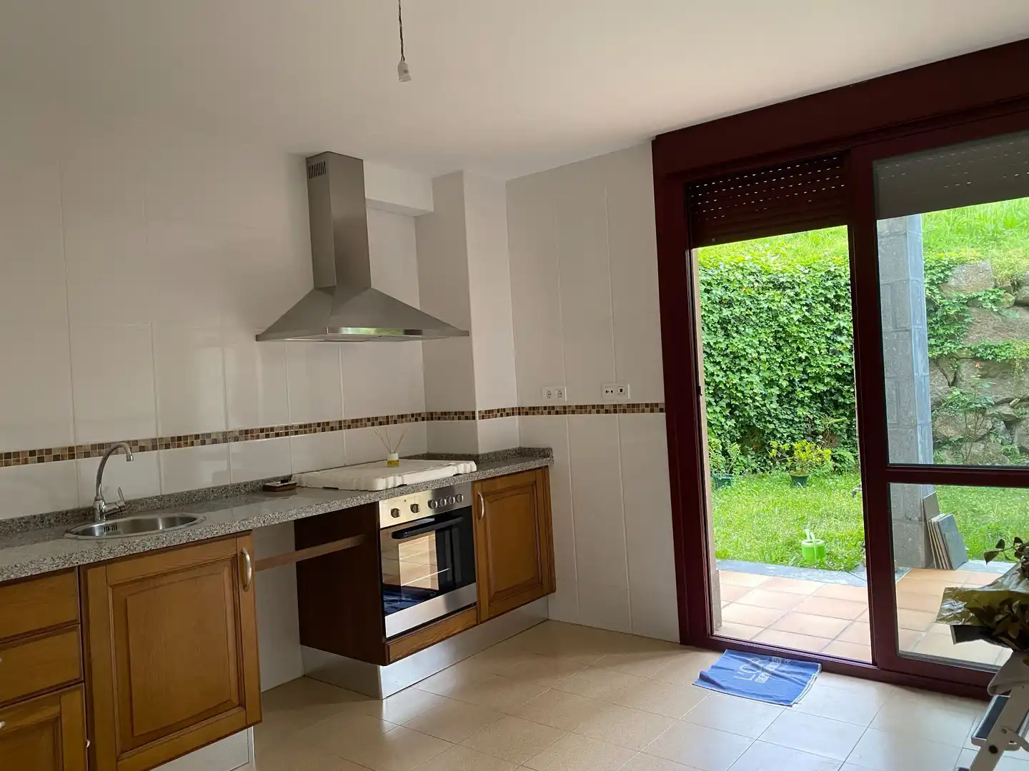 Cuina de Casa o xalet en venda en Cangas de Onís amb Calefacció i Traster