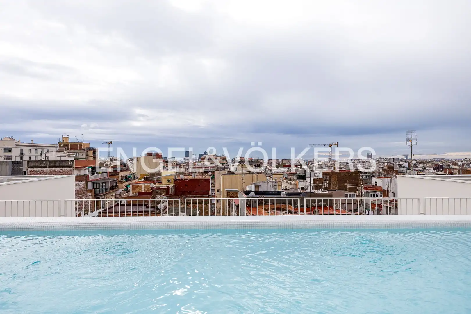 Terrasse von Wohnung zum Verkauf in L'Hospitalet de Llobregat mit Klimaanlage, Heizung und Terrasse