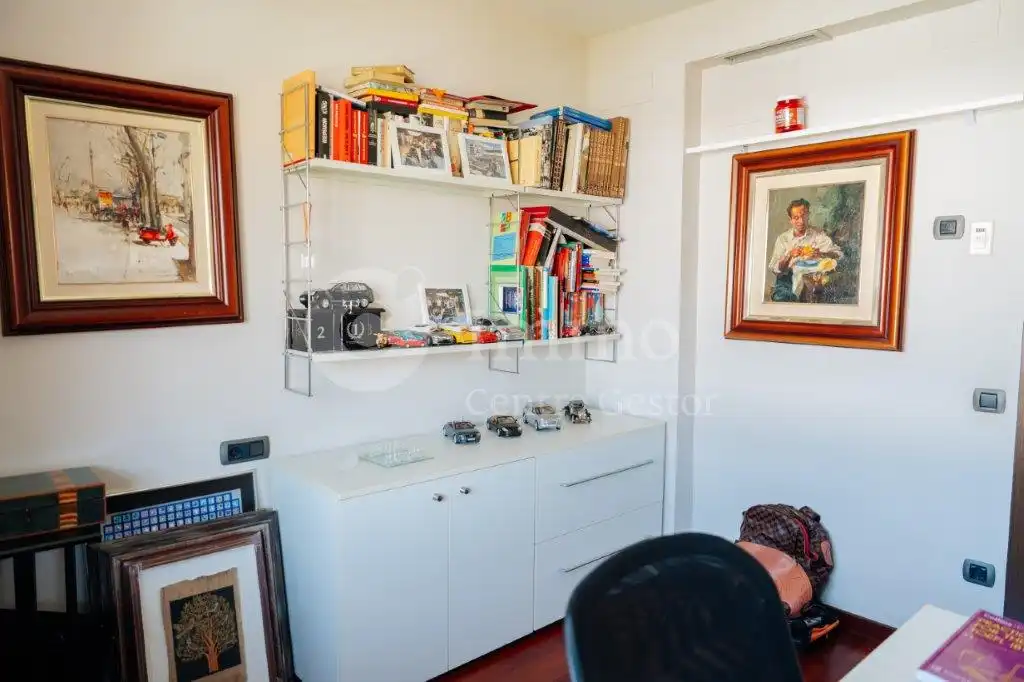 Sala d'estar de Casa adosada en venda en Lleida amb Aire condicionat, Calefacció i Parquet
