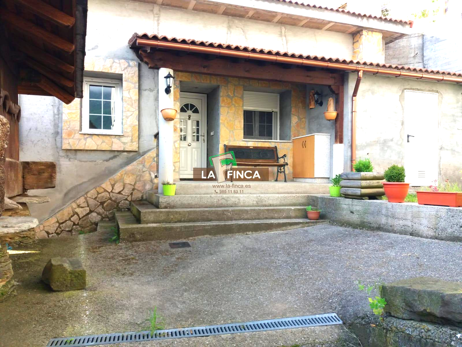 Vista exterior de Casa o chalet en venta en Cangas del Narcea con Terraza y Amueblado