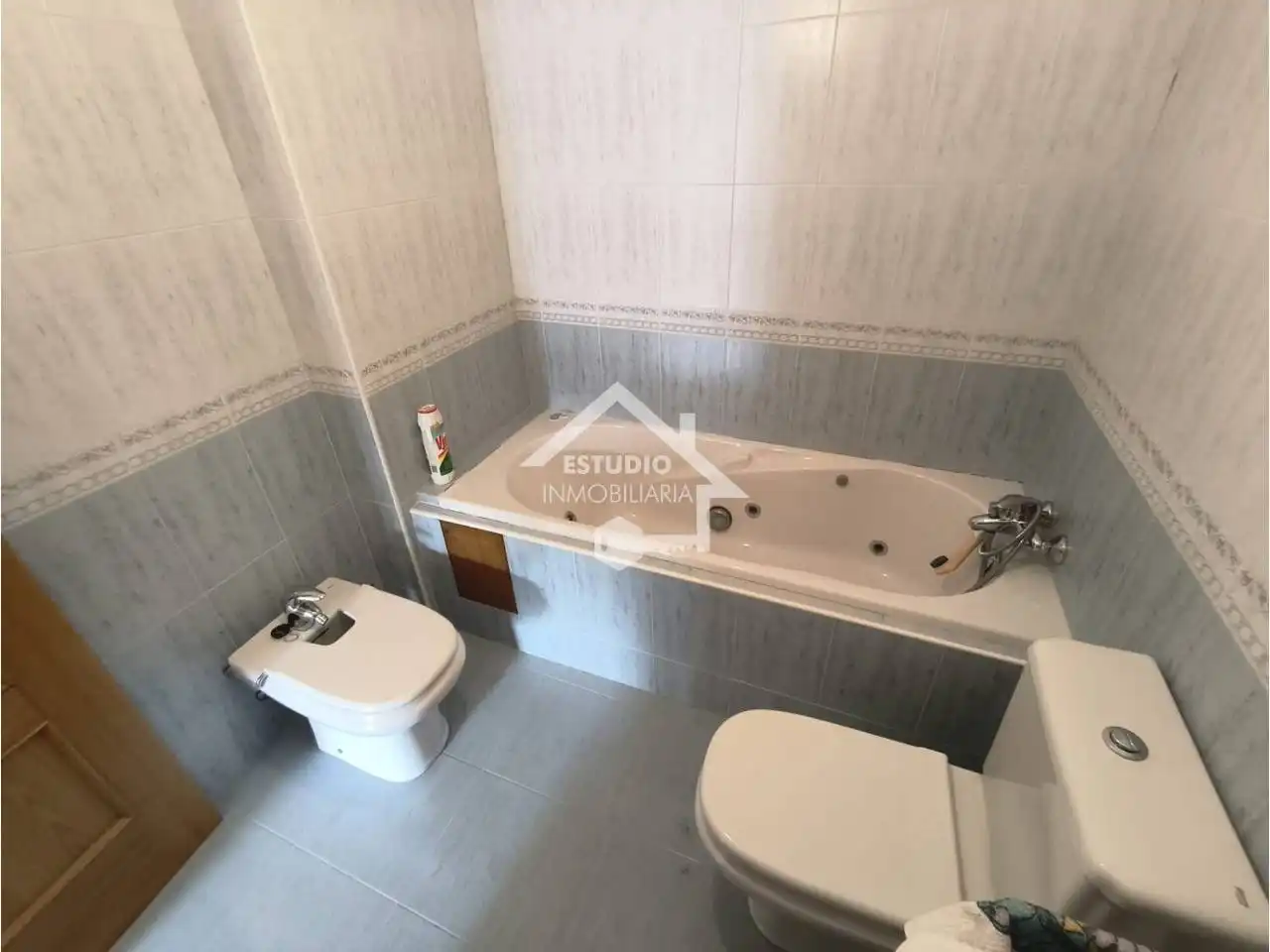 Bathroom of Flat for sale in Mendavia, Navarra