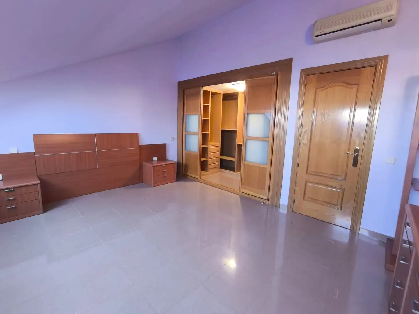 Habitación de Dúplex en venta en Sevilla la Nueva con Aire acondicionado, Calefacción y Terraza