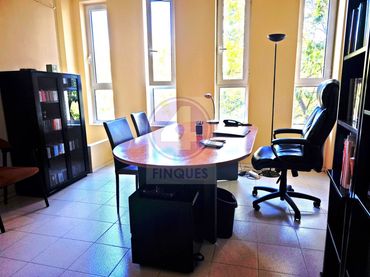 Bureau avec ascenseur à louer à Avenida Castell D'Aro