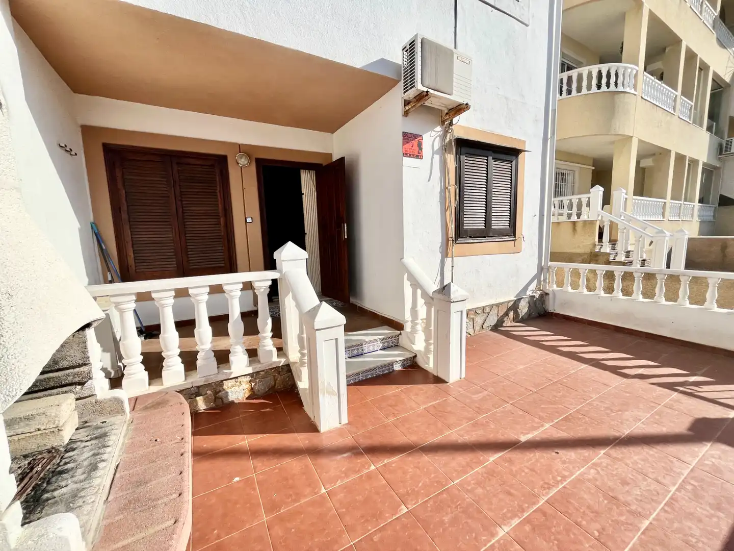 Vista exterior de Casa adosada en venta en Orihuela con Aire acondicionado, Terraza y Trastero