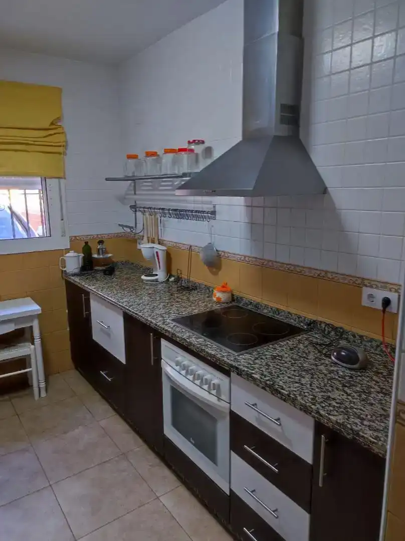 Cuina de Casa o xalet de lloguer en Chipiona amb Aire condicionat, Traster i Moblat